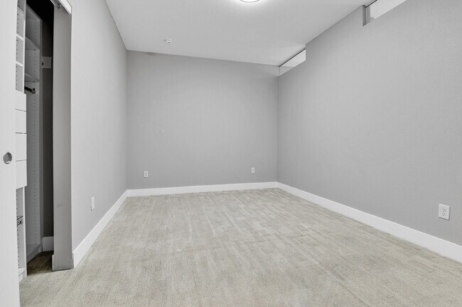 Building Photo - $1,495.00 - 1 Bed, 1 Bath Condo with In Unit Laundry in Secured Building!