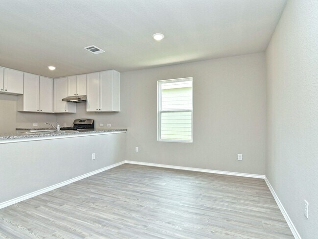 Building Photo - 1950 SF Home in San Antonio - 4 BR /2 BA - WATERWHEEL!!!