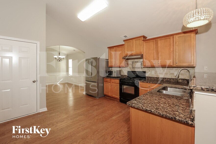 Building Photo - 432 Parkstone Dr