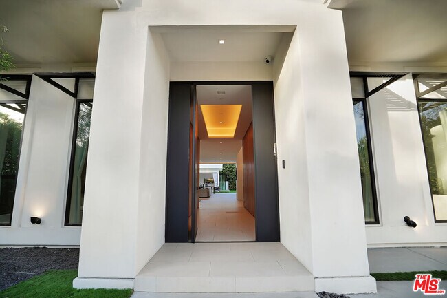 Building Photo - 6687 Colgate Ave