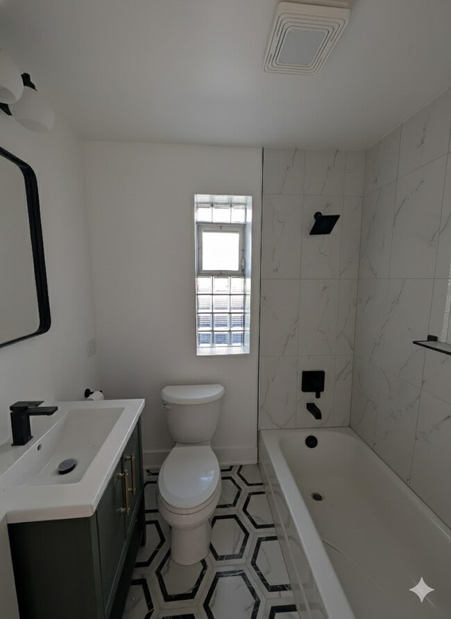 Building Photo - 916 N Noble St