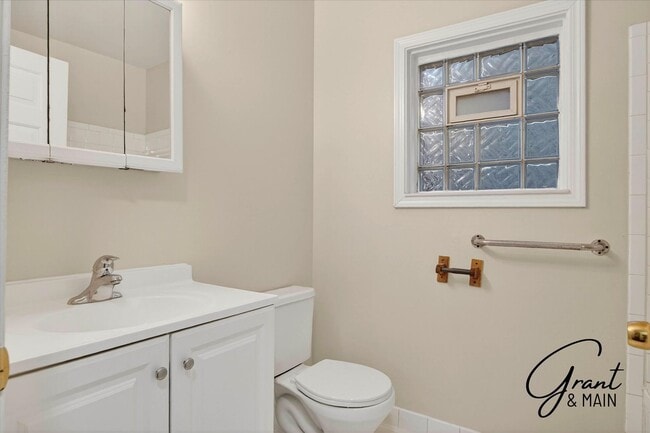 Building Photo - 3 bedroom ranch $1200