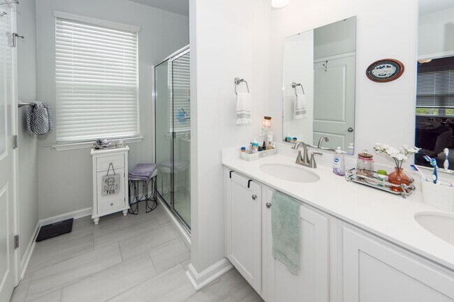 Building Photo - 4 Bedroom 2 Bath Home in French Quarter Creek - Huger