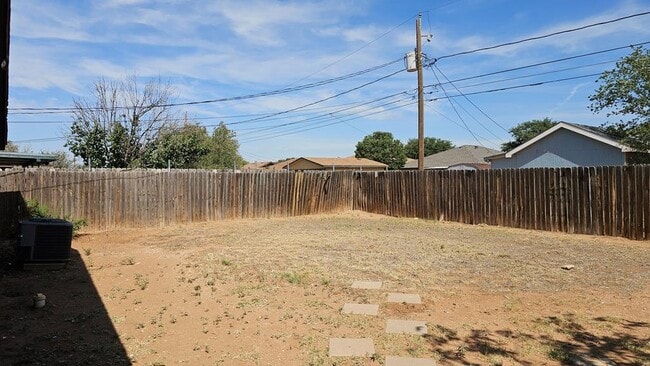 Building Photo - 4720 W Cuthbert Ave
