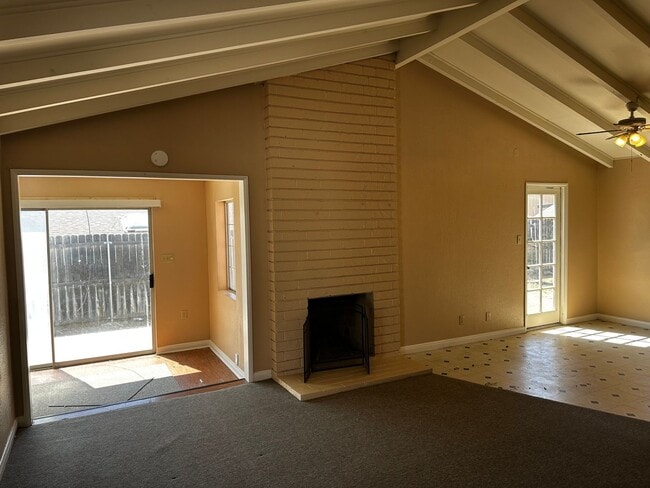 Building Photo - Riverside Home For Rent- 3 bedrooms!