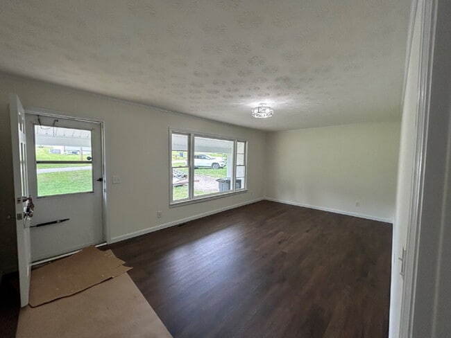 Building Photo - 3 BD 1.5 BA remodeled home for rent in Mon...