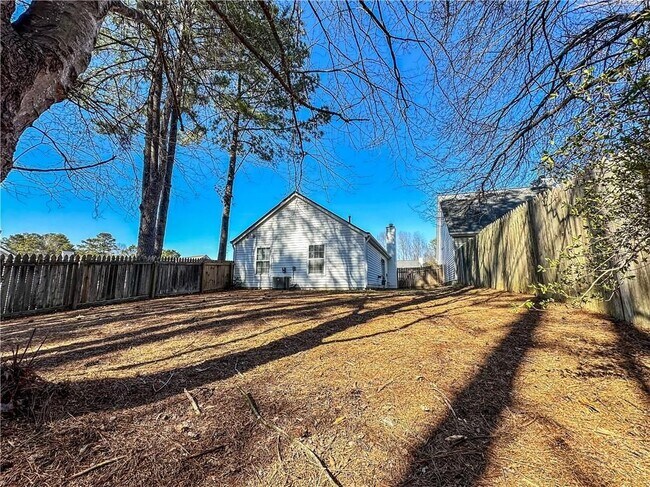 Building Photo - 2661 Laurel Ln NW