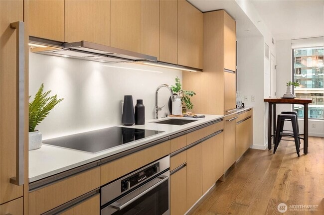 Building Photo - Seattle - Modern 1-Bedroom Condo with Stun...