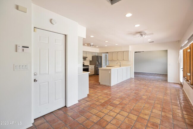 Building Photo - 6035 E Calle Del Paisano