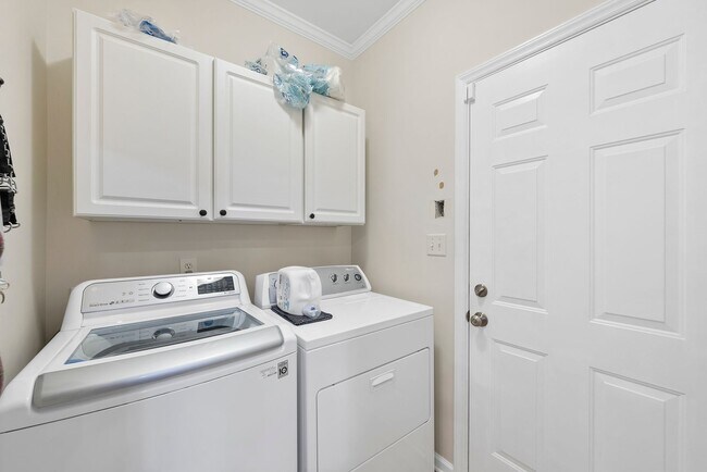 Building Photo - 9429 Shallcross Way