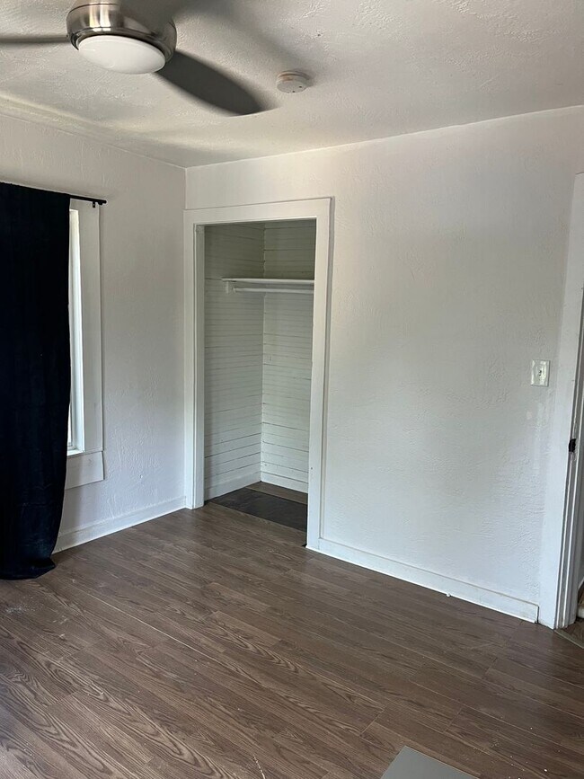 Building Photo - Rent the whole top floor!