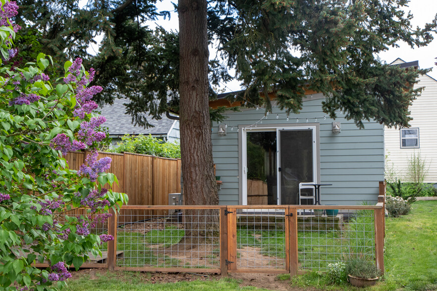 Private, fenced yard with Douglas Fir tree. - 5239 NE Mason St