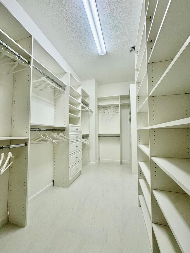 Building Photo - 4915 Whispering Way