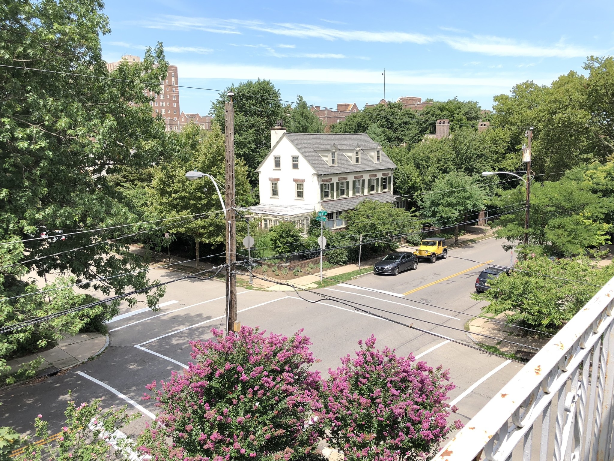 Building Photo - 425 S 46th St