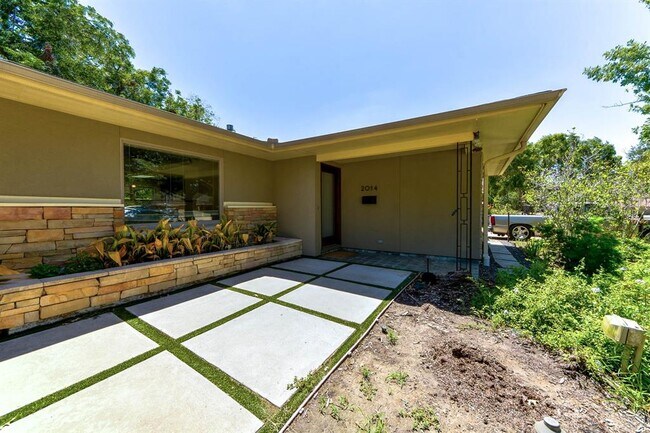 Building Photo - 2014 Woodvine Dr