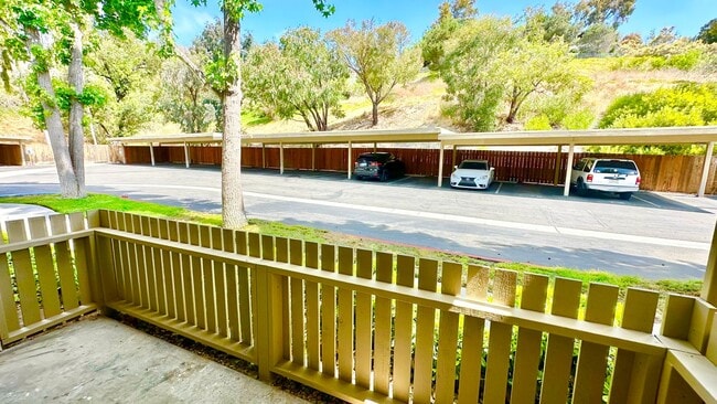 Building Photo - Light, Bright, and Lovely Ground Level Con...