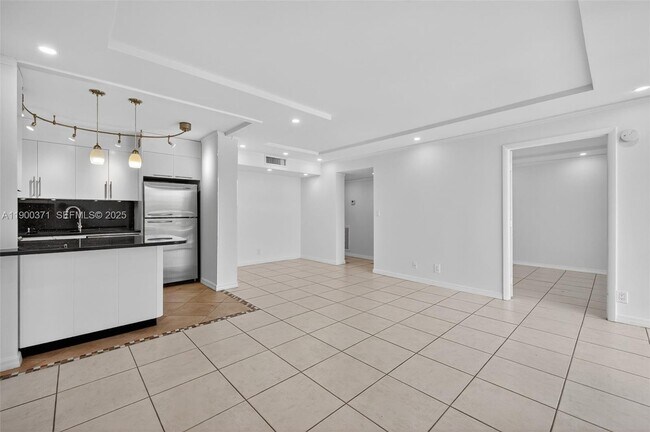 Building Photo - 1050 SE 15th St