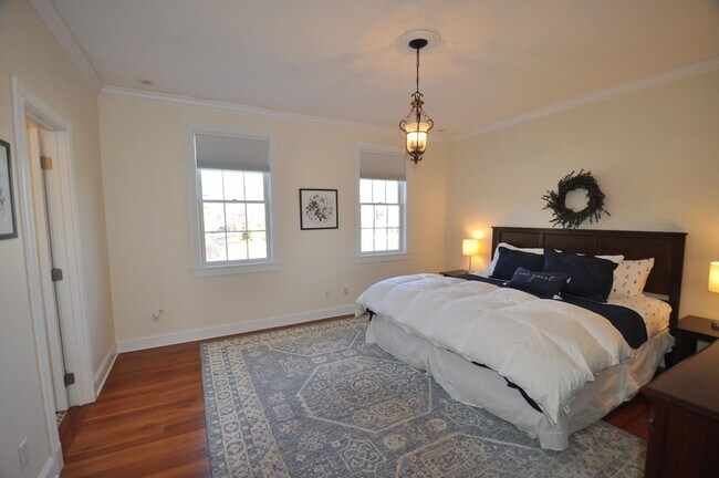 Building Photo - 163 Taconic Rd