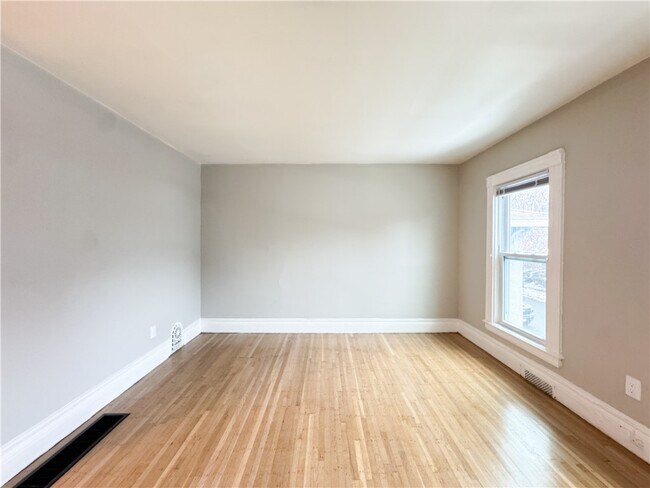 Building Photo - 102 Gregory St