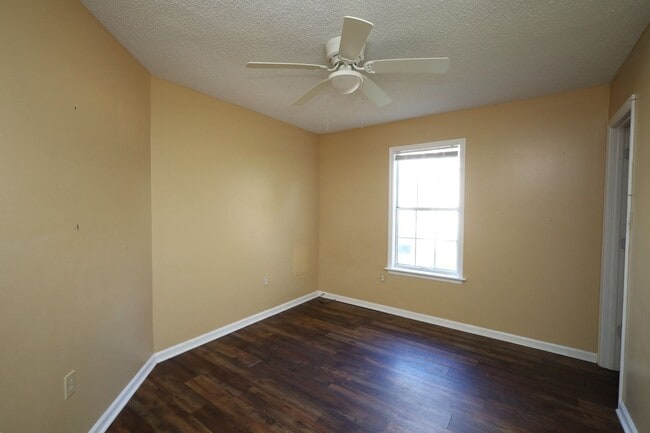 Building Photo - 13 Pinedale Cir