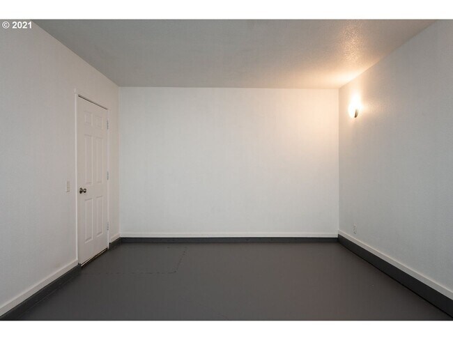 Building Photo - Great Townhouse near Tanasborne