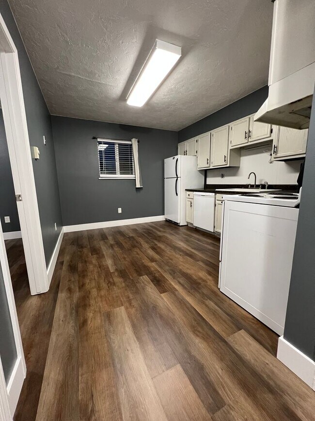 Building Photo - Hendricks Park Place Condo's