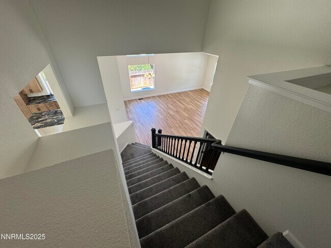 Building Photo - 1665 Southview Dr