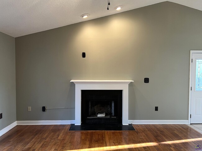 Building Photo - 981 Santa Fe Trail