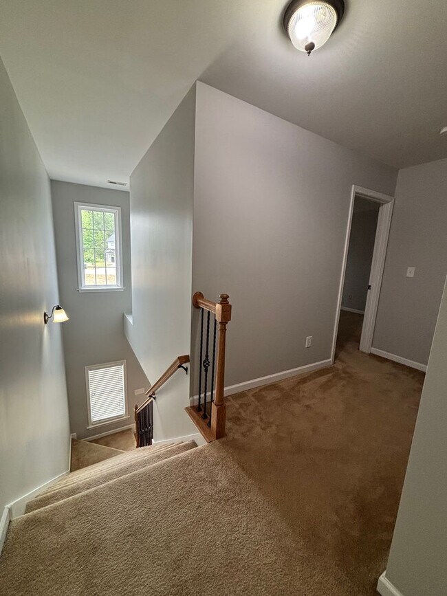 Building Photo - 402 Beaumont Cir