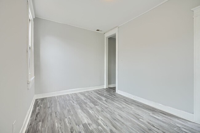 Building Photo - 400 N Hilton St