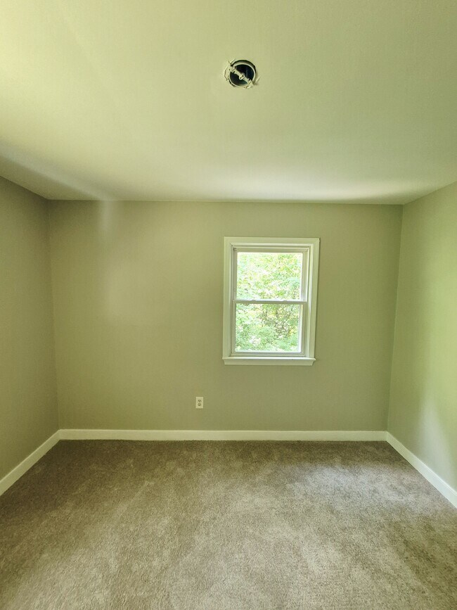 Building Photo - 3041 Clintwood Rd