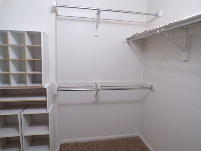 Building Photo - Spacious 2-Bed, 2.5-Bath Condo in Cherry C...