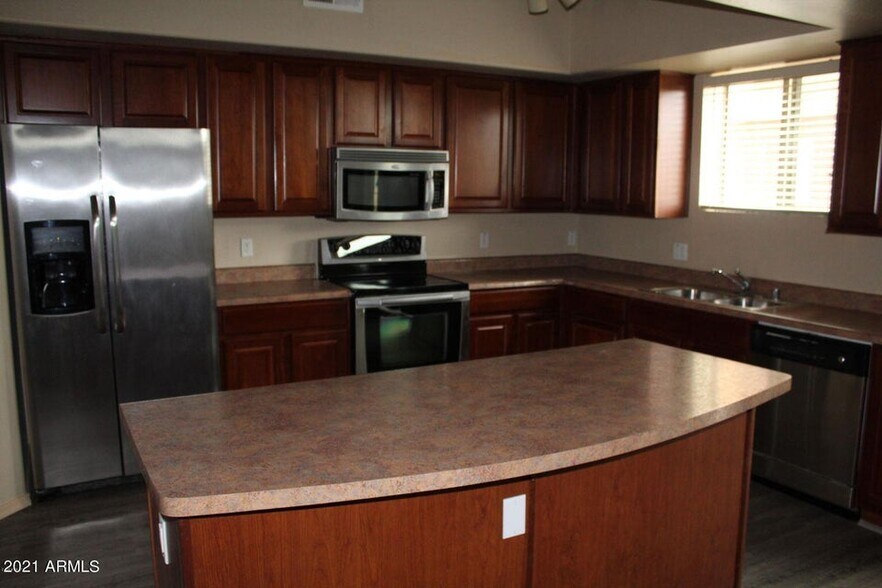 kitchen-2nd floor - 3250 W Greenway Rd