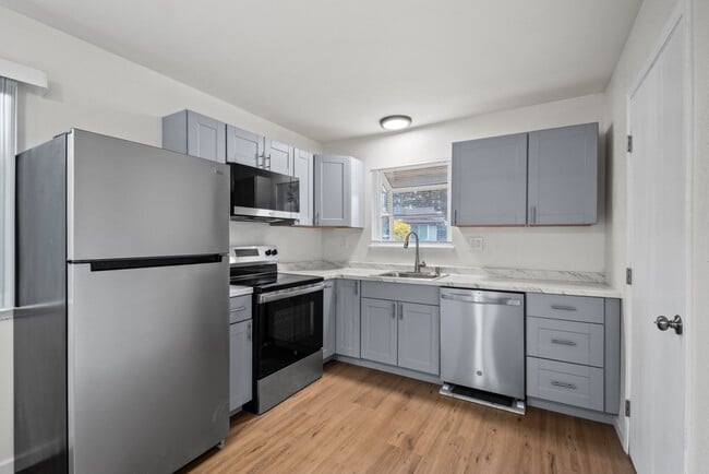 Building Photo - 441-443 Pheasant Ln - 443 Pheasant Ln. Santa Rosa, CA 95403