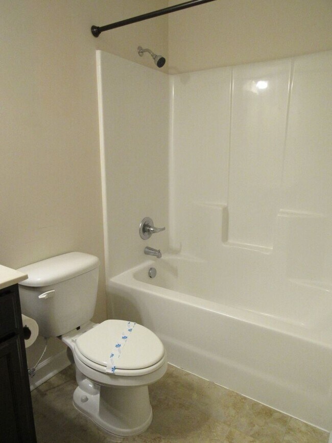 Building Photo - 136 Laredo Dr