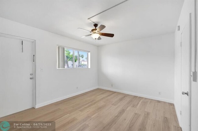 Building Photo - 4525 NE 21st Ave