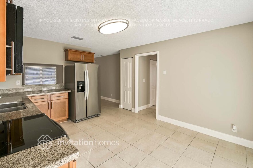 Building Photo - 5796 Aurora Ct