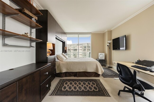 Building Photo - 218 SE 14th St