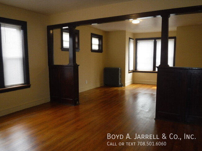 Building Photo - 9546 S Prairie Ave