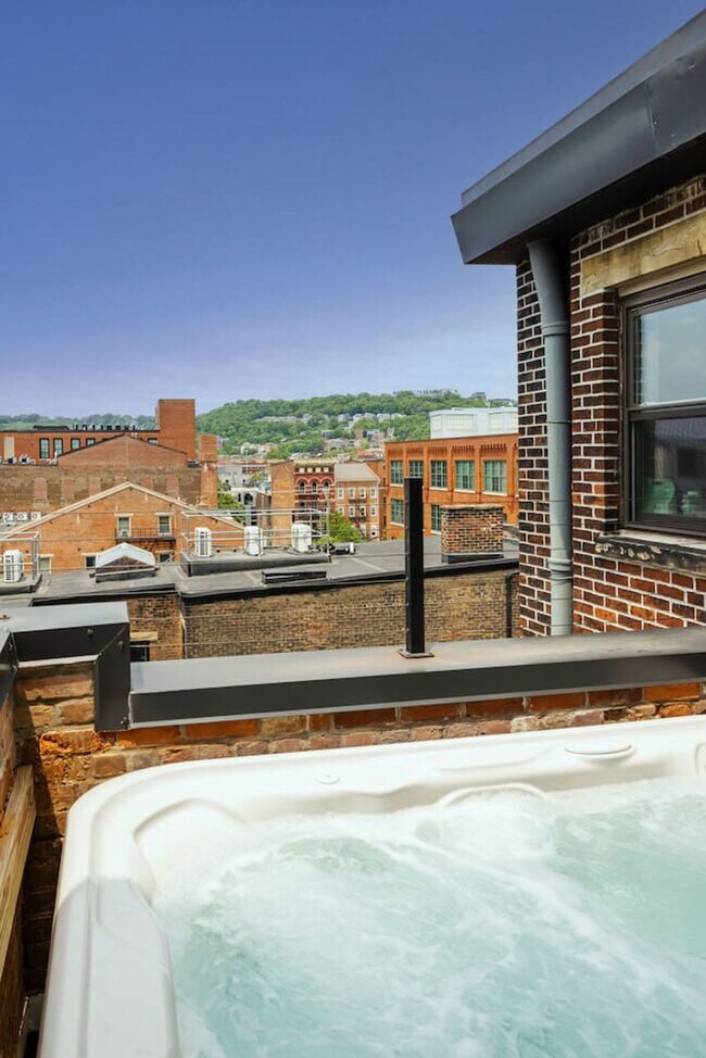 Building Photo - 1201 Jackson St