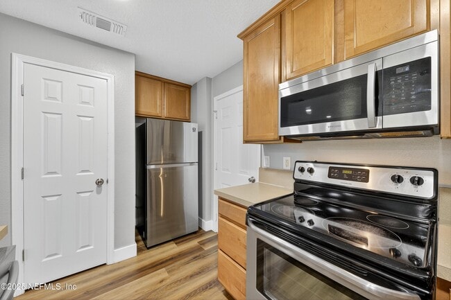 Building Photo - 834 Black Cherry Dr S