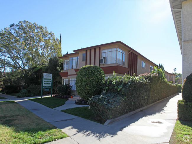 Building Photo - Rowena Avenue Apartments