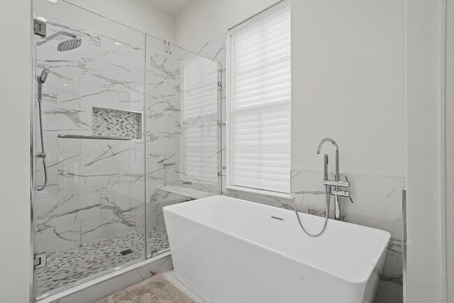 Building Photo - 2174 Briarglen Dr