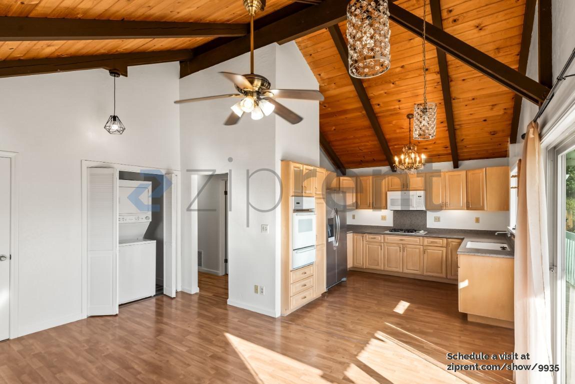 Building Photo - 10806 Hubbard Way