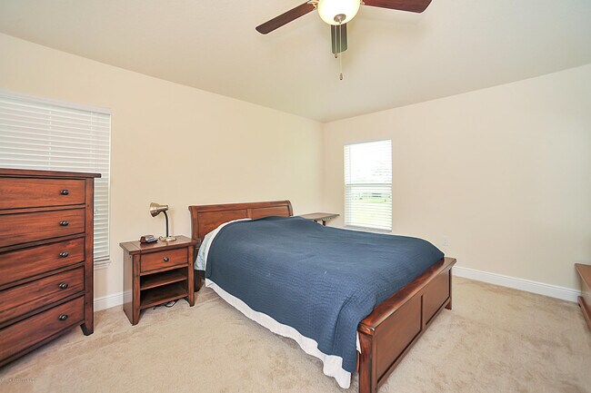 Building Photo - 553 Hollow Glen Dr