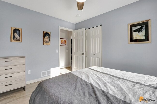 Building Photo - Fully Furnished Three Bedroom Executive Re...
