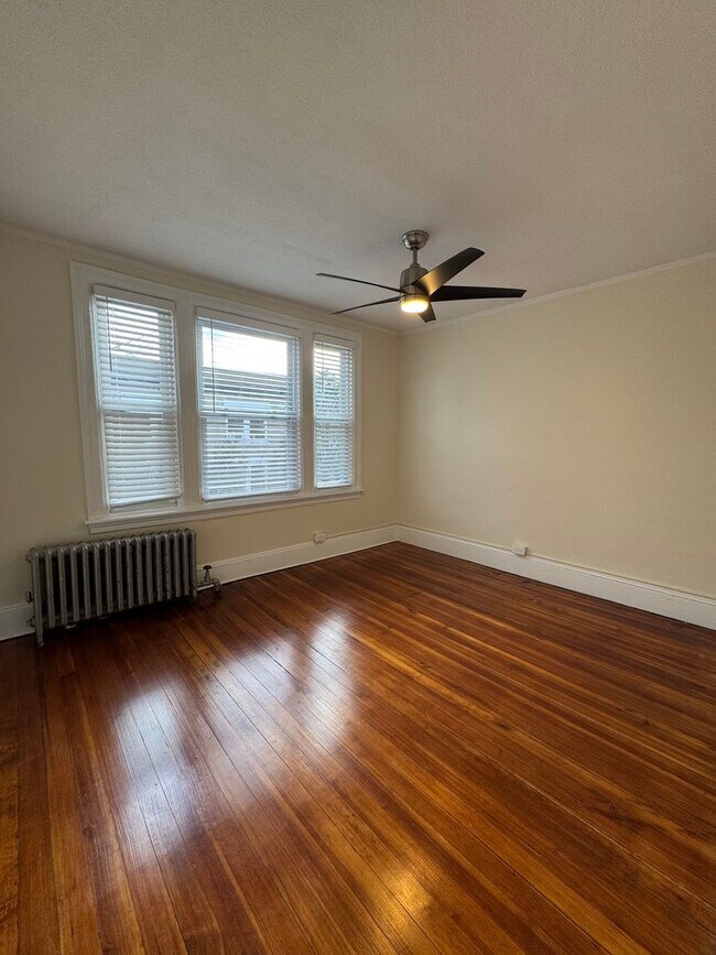 Building Photo - Single Family in Allston Near BU - Available 9/1/2026