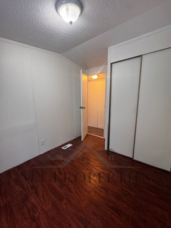 Building Photo - 3 BEDROOMS 2 BATHROOMS HOUSE IN HANOVERTON, OH 44423