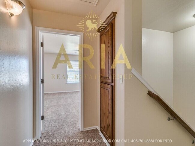 Building Photo - Spacious 2 Bed/1.5 Bath Norman Townhome Av...