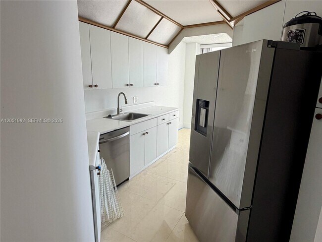 Building Photo - 3610 Yacht Club Dr